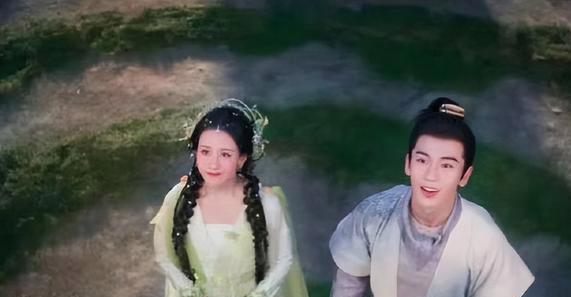 张凌赫上热搜,公共场合不检点,网友:这是要毁形象吗?