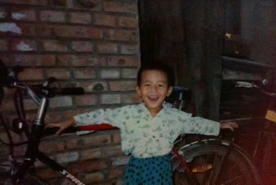 非诚勿扰|《非诚勿扰》马诺:如今“坐单车上哭”,自曝婚后半年被家暴7次