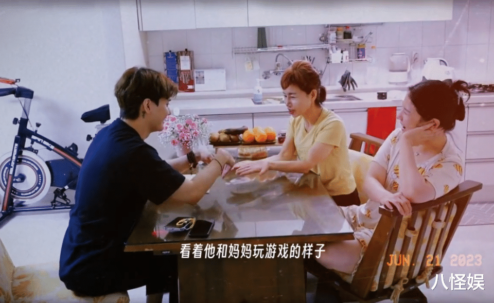 张檬夫妇回韩国领证否认怀孕，婆婆家住小房子打车出行，生活拮据