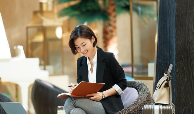 街上以下3种打扮的妈妈,一般不是自己带娃,一眼就能区分出来