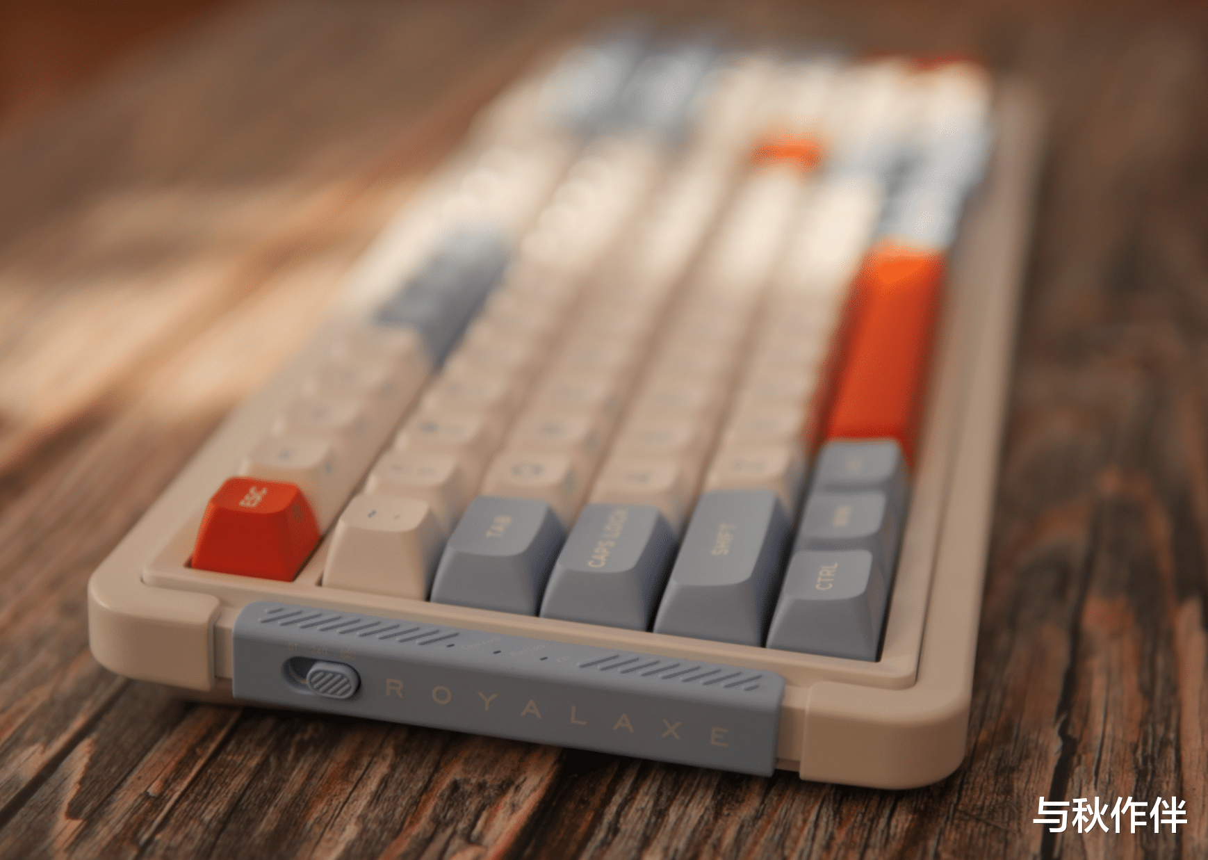 御斧L98机械键盘，首发兔轴RGB版，这是一把和性价比无关的好键盘