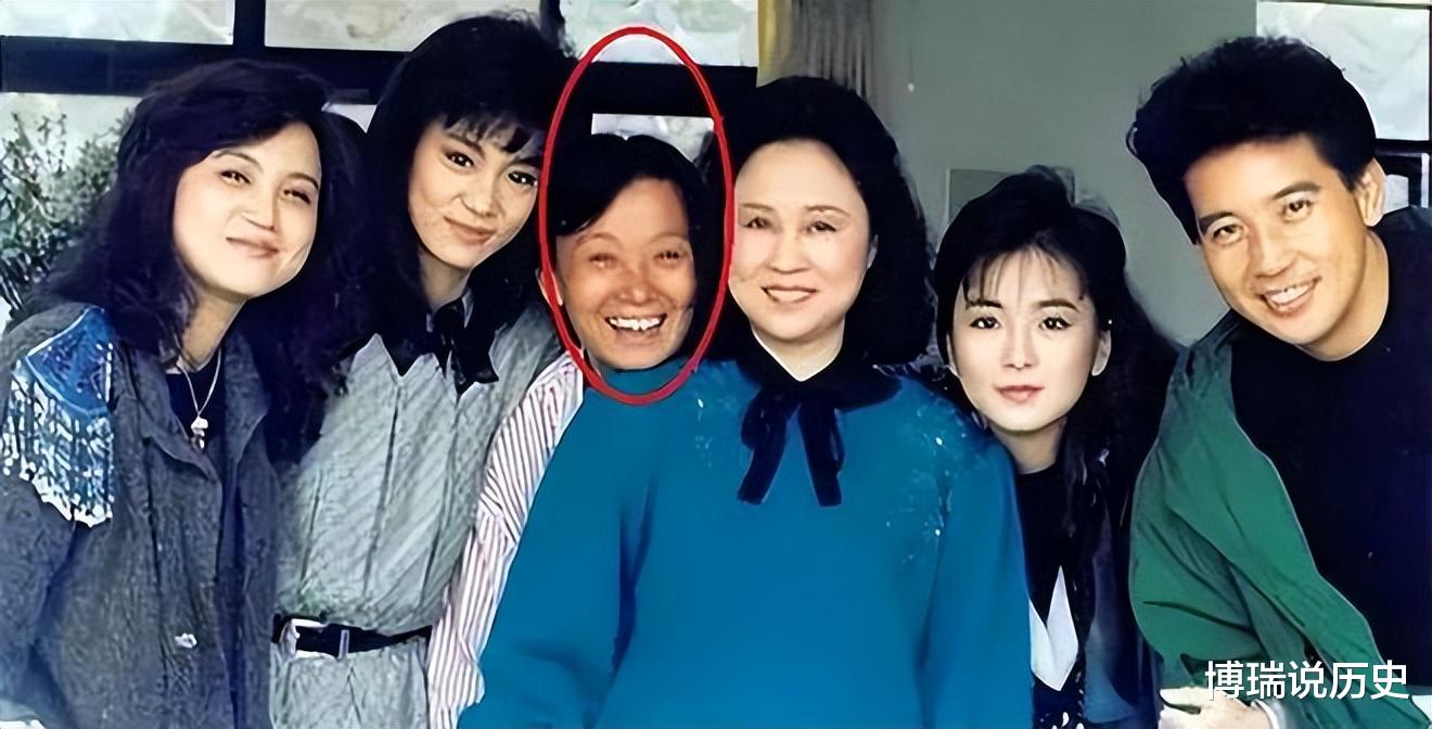 甘当小三45年、给原配赚钱、为原配绝育,她的人生堪称一部琼瑶剧