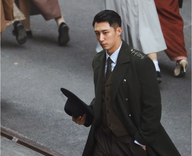 黄景瑜|黄景瑜《孤战》来袭,谍战剧中不需要帅气,只有一个人是例外的