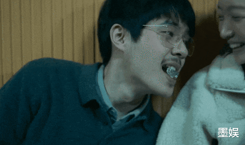 王传君说跪下,刘昊然浴帘抱,这些片中的性隐喻看得人头皮发麻