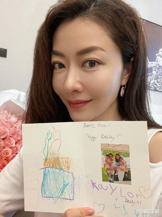 熊黛林|42岁熊黛林秀身材,自称2米8大长腿又美又飒,被指沧桑后自信回应