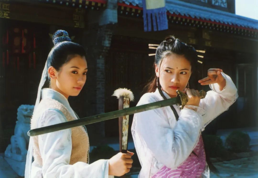 贾静雯|48岁贾静雯：我离婚，多亏了高圆圆