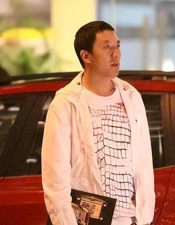 他被称“内地的向华强”，追求过李小冉，如今成了张柏芝新男友