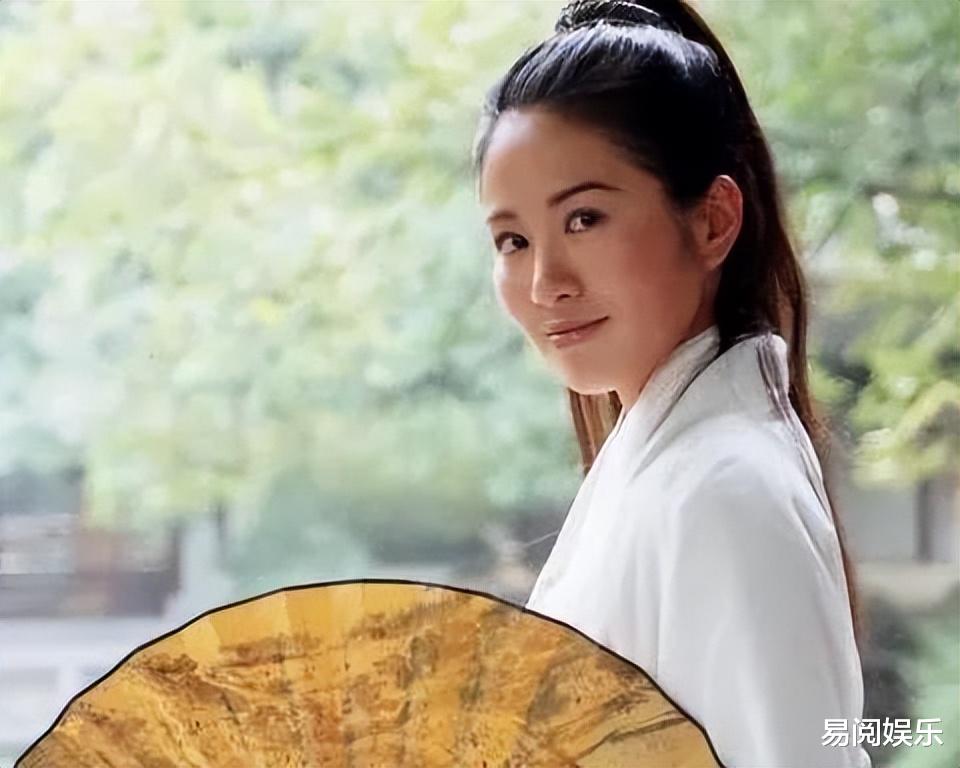 叶璇跑杭州当志愿者,服务老外英语流利,43岁风韵犹存