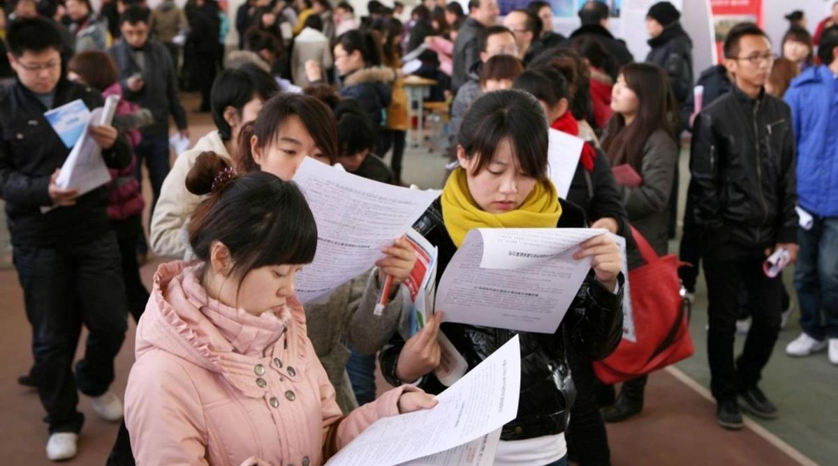 山东女大学生留学归来，月薪15000元，父母知其工作后，直接拉黑