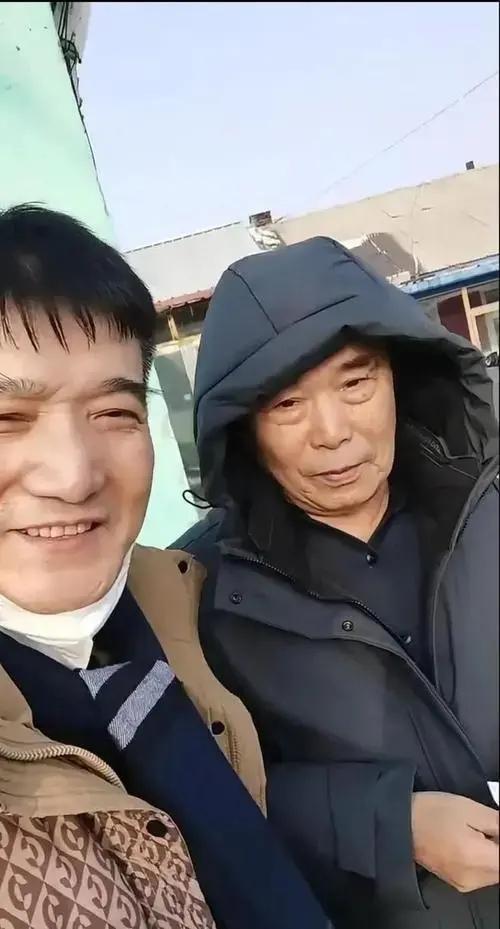 艺术家何庆魁：75岁高龄被儿子爆料，他嫖不动了，每月1万就够花