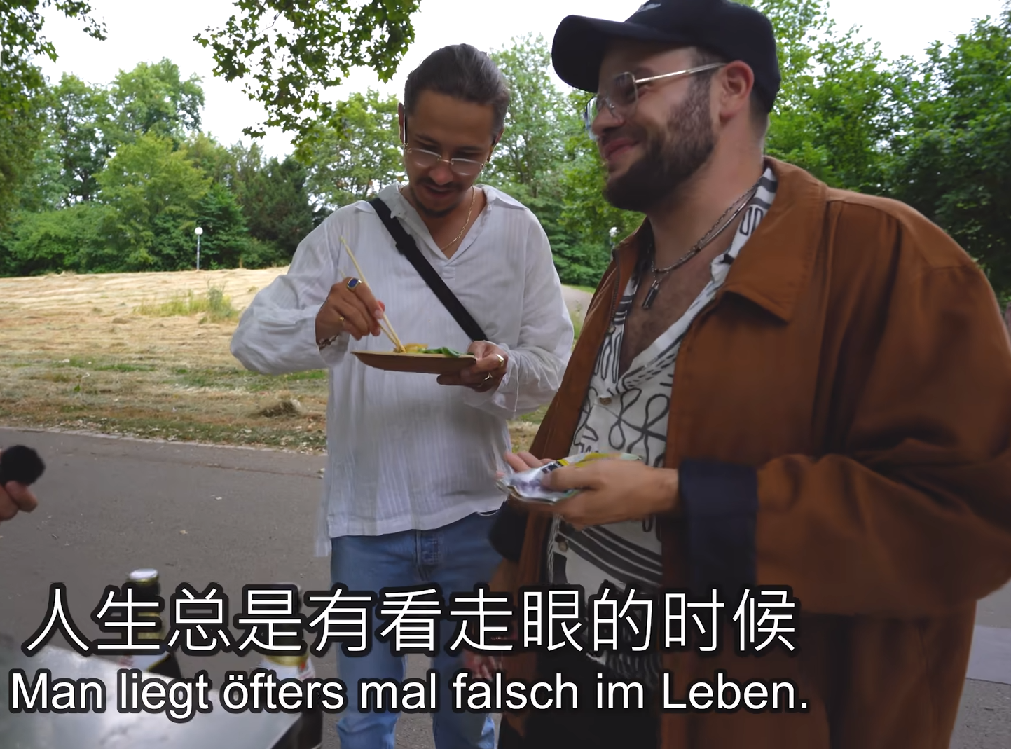 鸡爪|德国网红摆摊卖中餐!580万人围观酸菜烤肉,鸡爪让老外口服心服