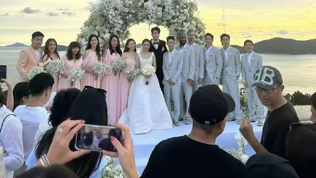 李铢衔马嘉莹于普吉岛完婚，婚礼现场曝光，吴建豪李承铉担任伴郎