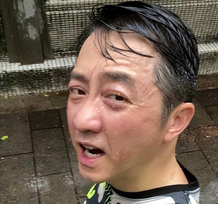 |传61岁庾澄庆突发心脏病去世,小14岁娇妻已赶往,经纪人紧急发声