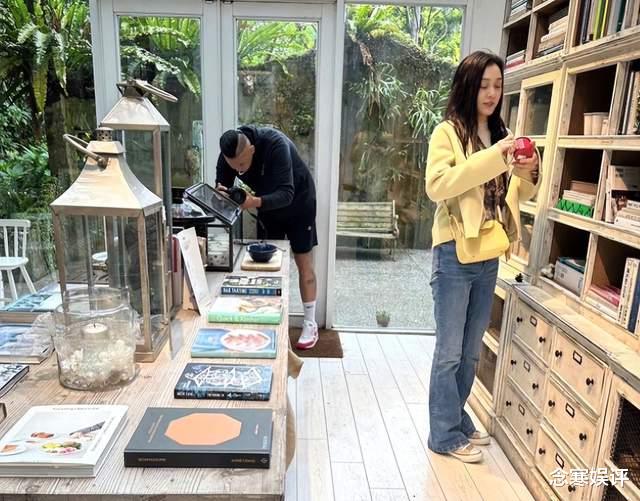 何超莲|陈建州被逼问立场，始终沉默不语，范玮琪很聪明，停更微博没烦恼