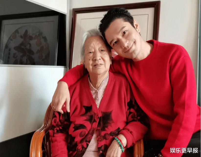 熊黛林|黄晓明、Angelababy疯传世纪大复婚！回老家拜年「无名指钻戒」掀关注