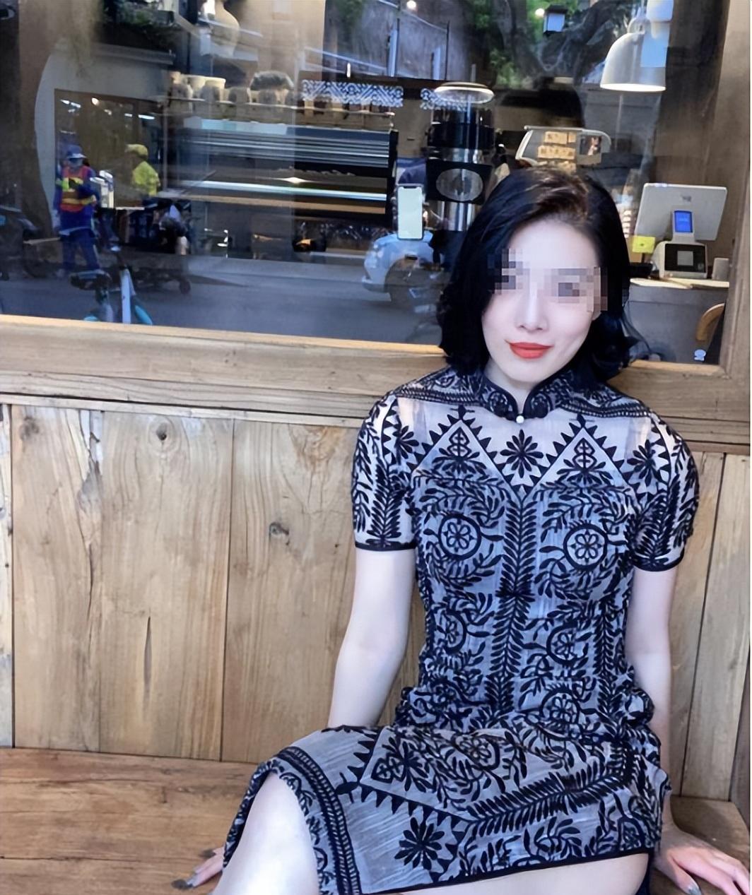 董小姐|曝中石油董事带美女逛街被拍,女主私密照被扒,身材火辣性感