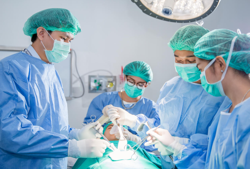 “挂不上专家号,就挂年轻医生的号”,他们可能不会看,但会摇人