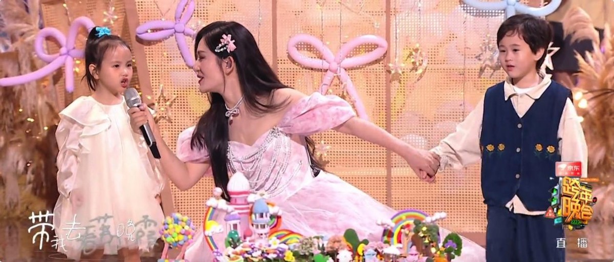 事实证明,谢娜在丢人现眼的路上,越走越远了