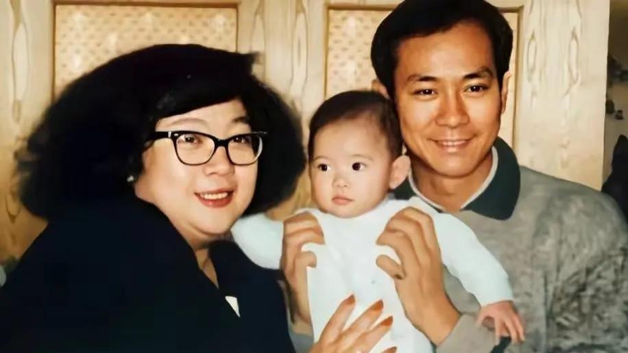 港媒曝36岁郑欣宜离世，遗体已找到，经纪人火速辟谣透露最新近况