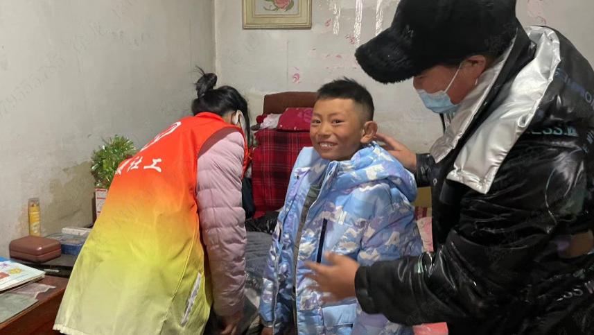 久违的邂逅，孩子终于有了属于自己的新年新衣