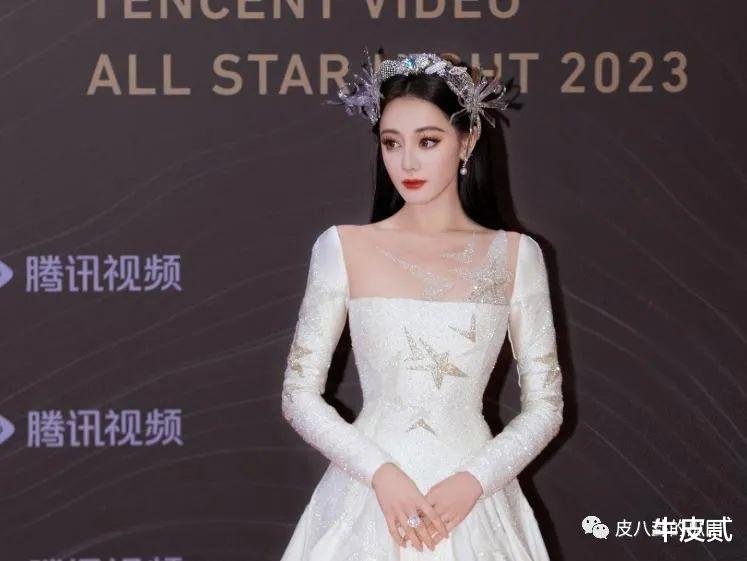 一场尴尬的红毯!杨紫被艳压,倪妮撞衫,而她却性感到了流鼻血