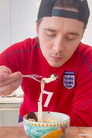 贝克汉姆|贝克汉姆儿子在意面中使用配料被网友指责“脱离现实”