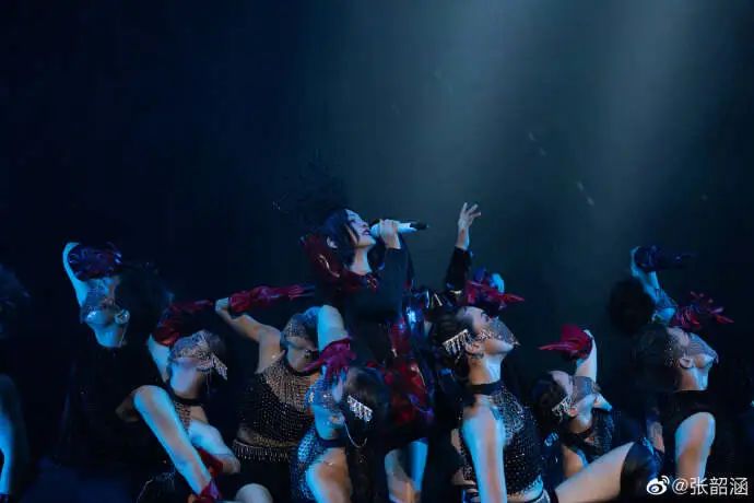 张韶涵|41岁张韶涵演唱会美炸热搜，网友：怎么会有人比动漫还夸张？？