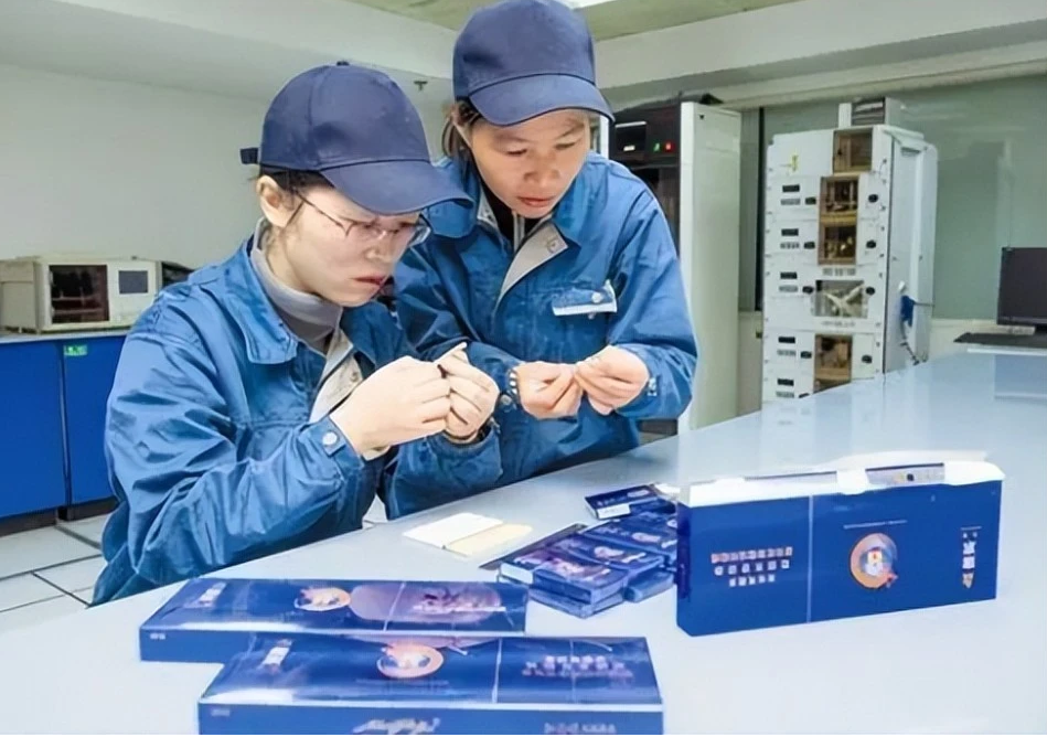 你连考的资格都没有,张雪峰神预言,上海烟草录取名单打了谁的脸