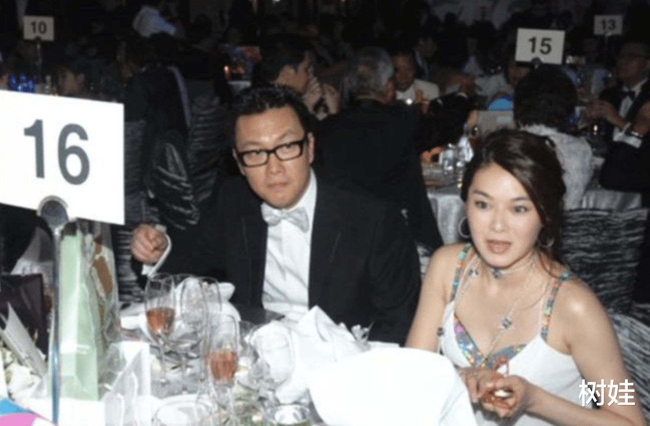 54岁港姐罕谈与方中信旧情，自曝曾掌掴情敌莫可欣，称遭男方欺骗