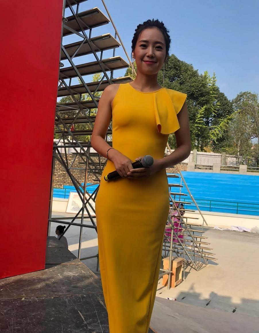 云朵|歌手云朵近照,精致的妆容,皮肤的白皙,一点也不像36岁的人