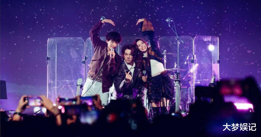 南拳妈妈大陆开唱“闹双胞”！歌迷买错场台下怒吼：退票