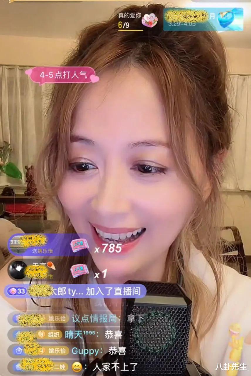 2位女港星同游泰国,50岁仍颜值惊艳,穿泳装大秀好身材