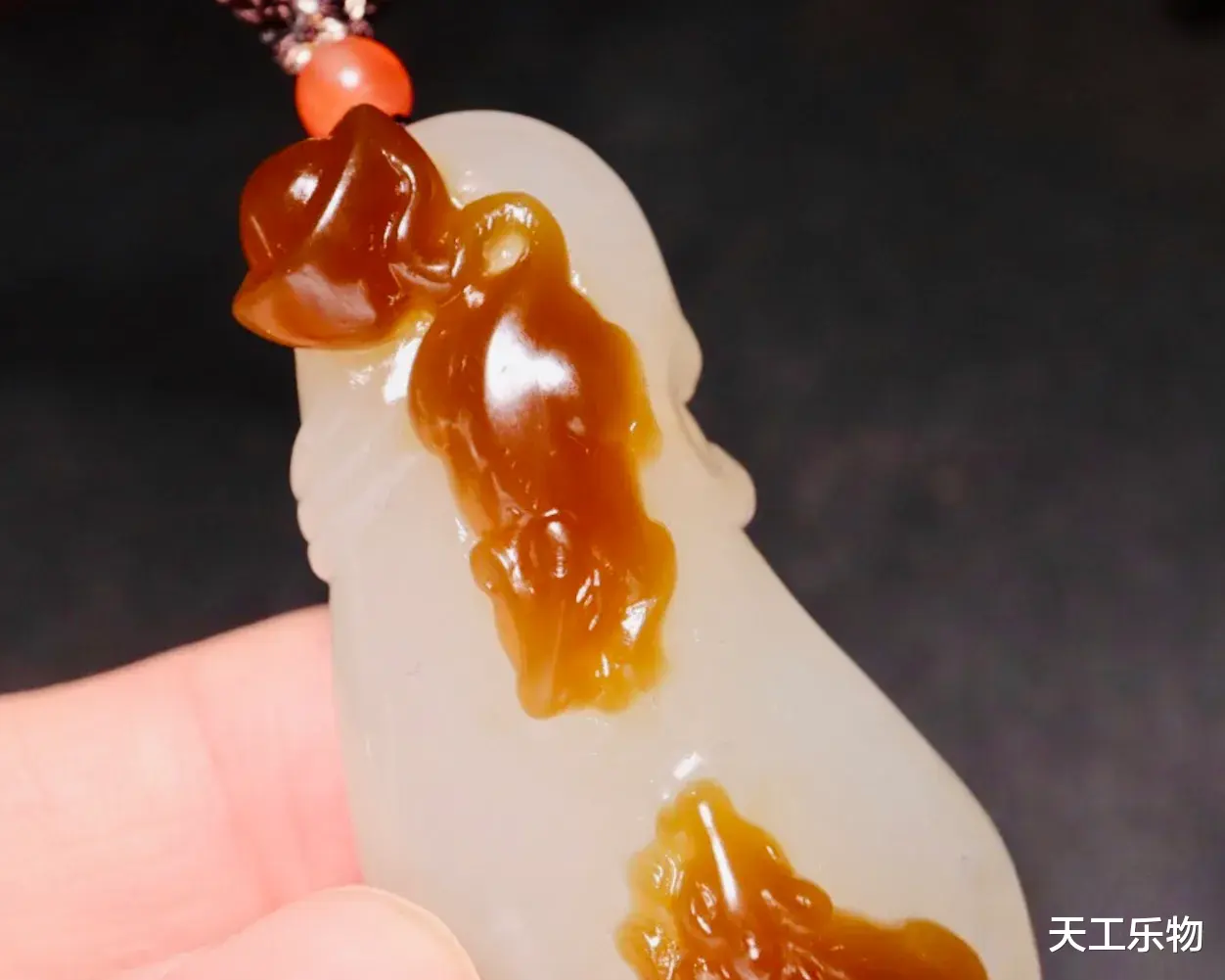 |从瑕疵变亮点的“代代数钱”!看和田玉糖白料如何逆风翻盘?