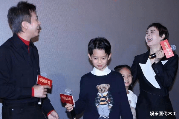孙俪|孙俪全家亮相首映!近照仍眼突脖粗,11岁等等肤色随爸颜值像妈