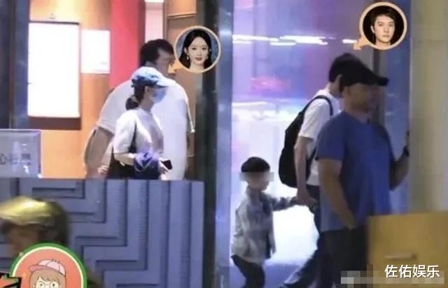 赵丽颖素颜出门会友,棉服加身引担忧,与小女孩打招呼接地气