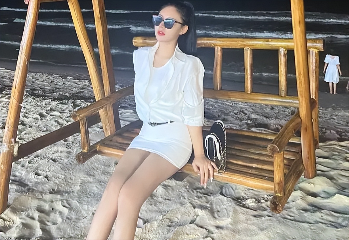 “二姨太”依晴家人赴柬埔寨，姑姑长相撞脸梅姨，俩儿露脸喊妈妈