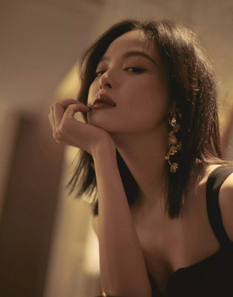 美成“内娱宋慧乔”,却爱上塌房男:姐糊涂啊!