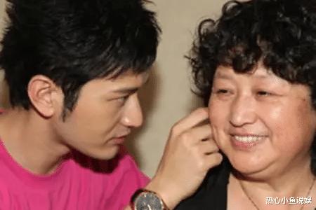 张素霞：我儿子是大明星黄晓明，他和杨颖离婚后，我和孙子最可怜