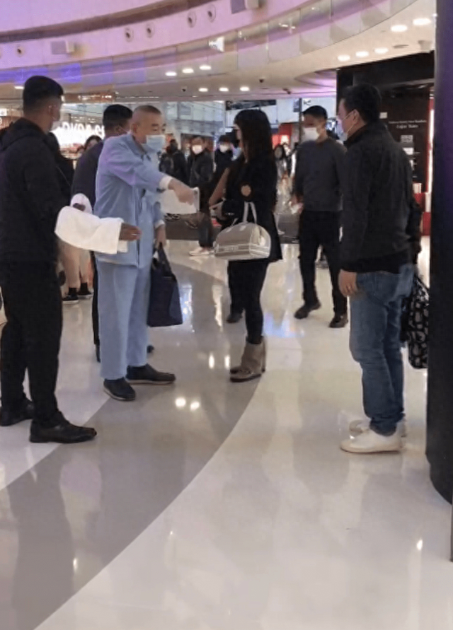 刘銮雄更改遗嘱再引热议,长子长女成为赢家,甘比的反击即将开始