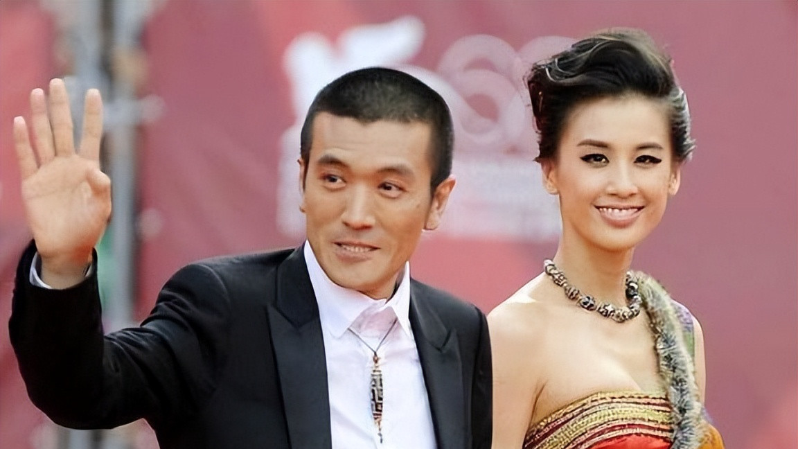 杨子母亲庆88大寿：前儿媳陶虹陪伴，不见黄圣依，输赢一目了然！