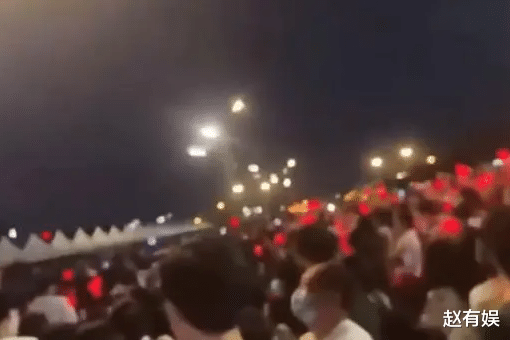 梁安琪|五月天惹众怒!邀华晨宇出席演唱会,退票潮涌现,现场一度失控!