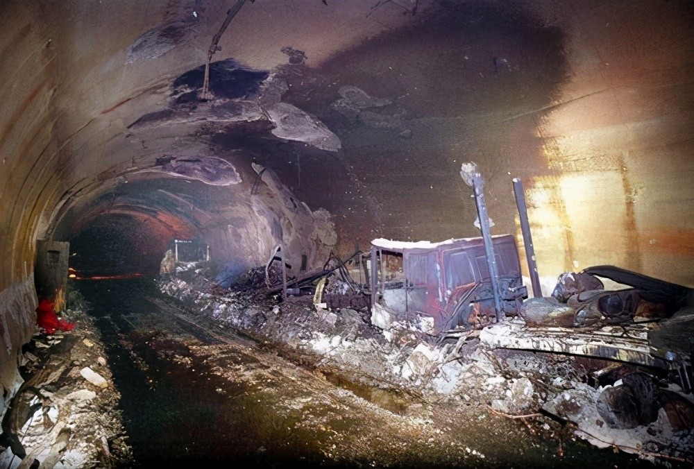 最绝望的死法:1000度高温53小时烘烤,隧道成熔炉,39人烧成灰 - 奇闻