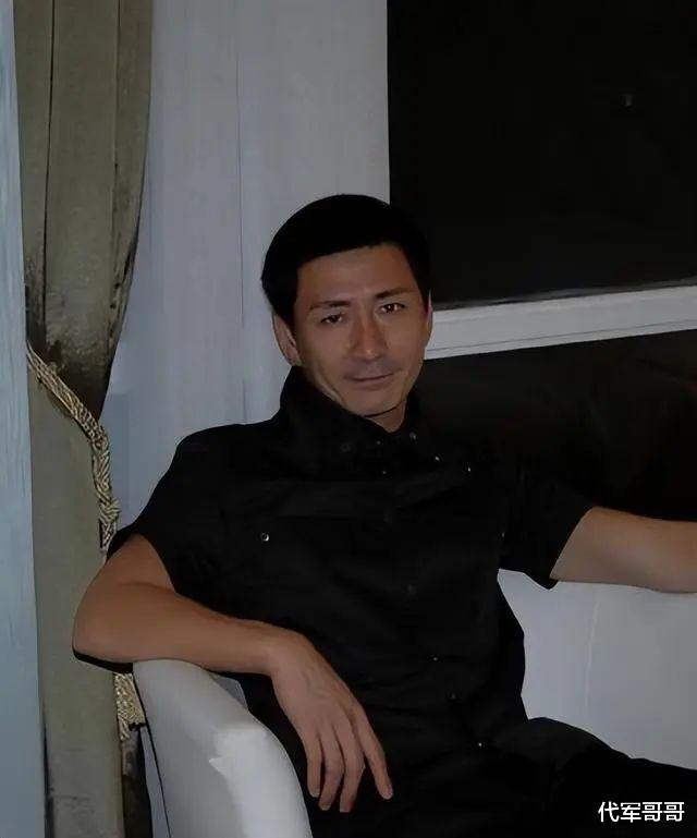 原来她已去世11年了，生前饱受癌症折磨选择离婚，如今前夫带女儿再婚