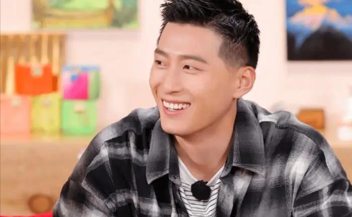 何超莲|4任男友皆绝色,身家400亿却坚持下嫁