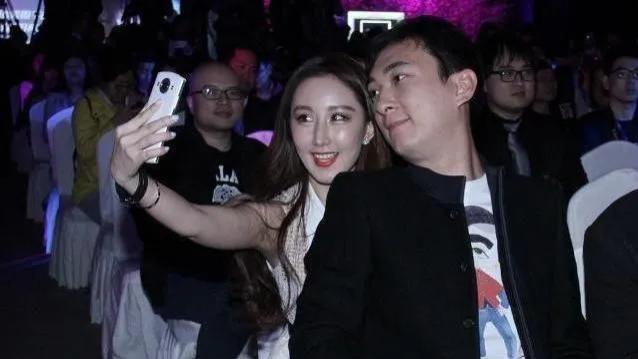 王思聪|凌晨4点40分王思聪在上海街头打人脸，会影响他找媳妇找工作吗？