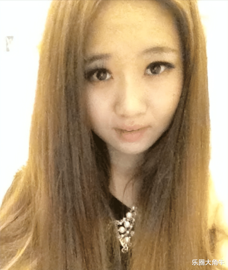 35岁李思:我爸是李连杰,我妈是黄秋燕,我是留守儿童