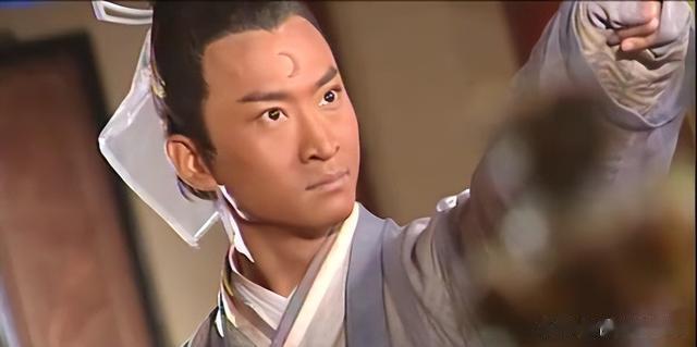 6位老牌明星晚年回归普通人生活,坐公交吃路边摊,回农村种地