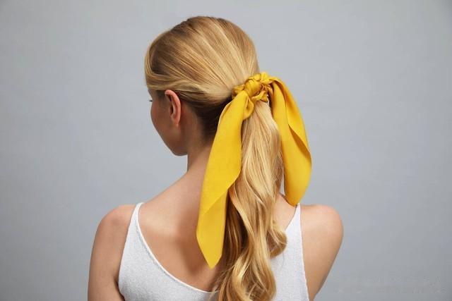 听说枕头上放条丝巾,发型竟一夜不变?真的假的?