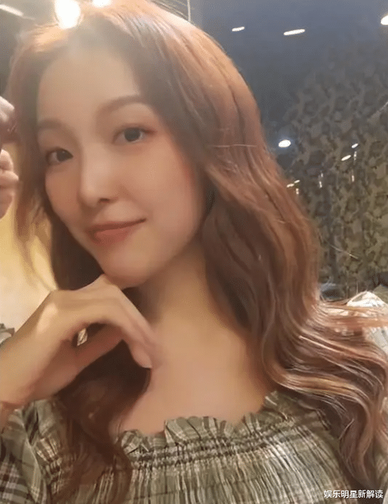 米饭|郭嘉文再现富贵生活!请造型师打理头发,与李泽楷关系稳定