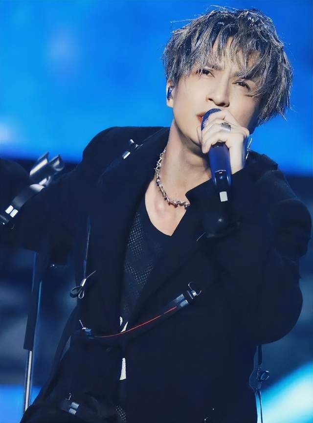 薛之谦|薛之谦或将退出《中国好声音》,多次被针对,要走李玟的老路?